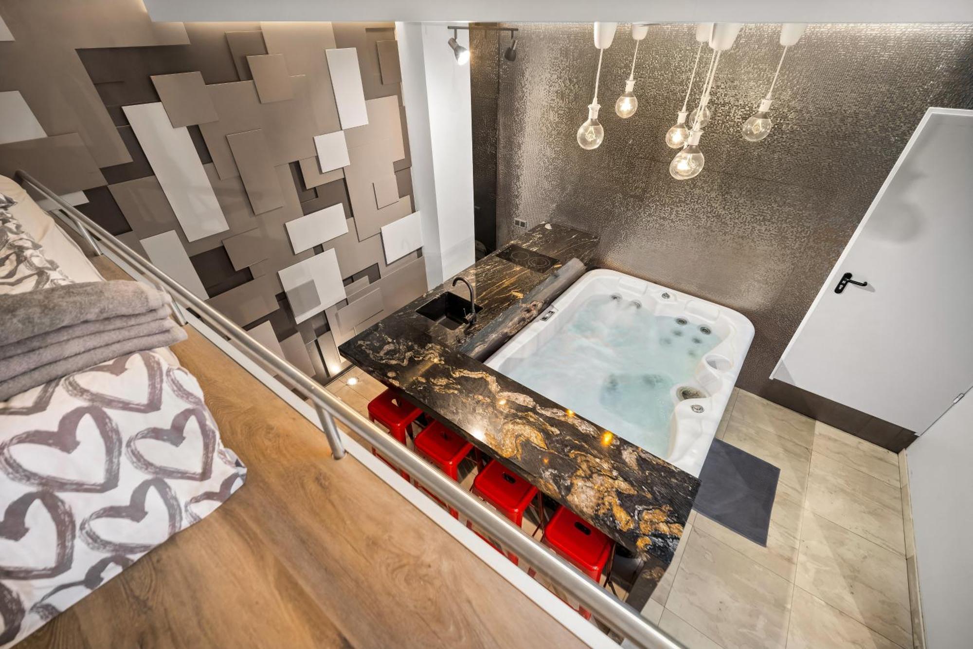 Secret Lounge - Cozy Studio With Sauna And Jacuzzi วิลนีอุส ภายนอก รูปภาพ